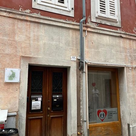 La Tana Di Alice Lägenhet Múggia Exteriör bild